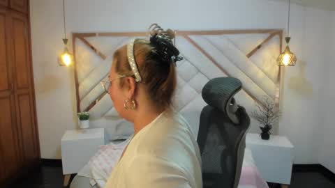 Snapshot of maylinleee chatting on 10, 3, 2025 Mailyn online show from 10, 3, 2025