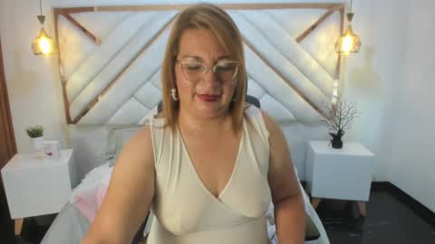 Snapshot of maylinleee chatting on 12, 3, 2025 Mailyn online show from 12, 3, 2025