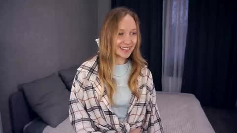 Snapshot of mckenziedyen chatting on 31, 10, 2025 Mary  online show from 31, 10, 2025