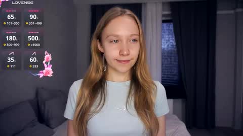 Snapshot of mckenziedyen chatting on 5, 11, 2025 Mary online show from 5, 11, 2025