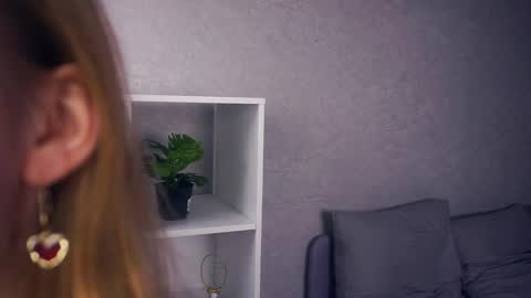 Snapshot of mckenziedyen chatting on 18, 11, 2025 Mary online show from 18, 11, 2025