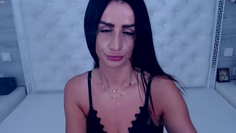 Snapshot of medeeabee chatting on 20, 9, 2025 Medeea Bee online show from 20, 9, 2025