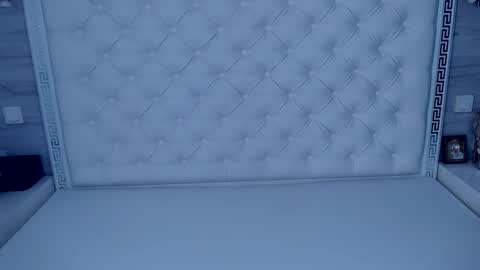 Snapshot of medeeabee chatting on 4, 10, 2025 Medeea Bee online show from 4, 10, 2025