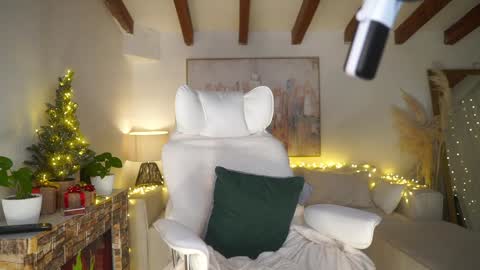 Andrea  online show from 1, 1, 2025