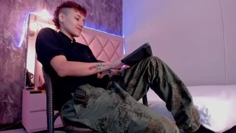 M E G A N online show from 28, 1, 2025