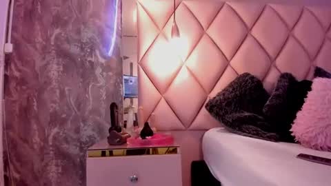 M E G A N online show from 30, 1, 2025