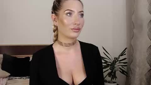 Megan Blazee  online show from 24, 9, 2025