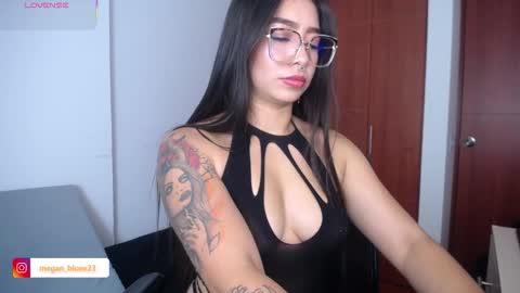 Snapshot of megan_bluee_ chatting on 27, 11, 2025 Megan Bluee online show from 27, 11, 2025