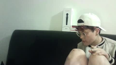 Megan and sophi online show from 27, 2, 2025