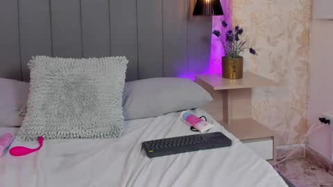 Carolina Paez online show from 26, 2, 2025