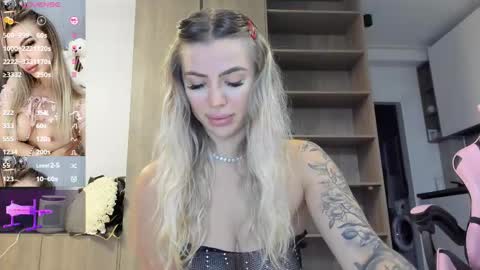 Snapshot of megan_ros_ chatting on 4, 10, 2025 Megan online show from 4, 10, 2025