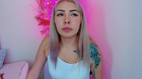 Snapshot of megan_sexrose chatting on 4, 1, 2025 Megan rose online show from 4, 1, 2025