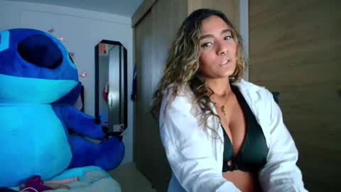 Snapshot of meganadriels96 chatting on 27, 11, 2025 M E G A N online show from 27, 11, 2025