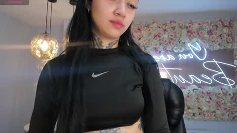 Snapshot of megancross1 chatting on 17, 11, 2025 Megan Cross online show from 17, 11, 2025