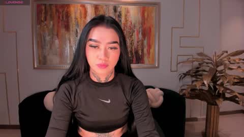 Snapshot of megancross1 chatting on 26, 11, 2025 Megan Cross online show from 26, 11, 2025