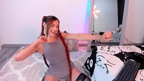 Emma Cyrus online show from 3, 2, 2026