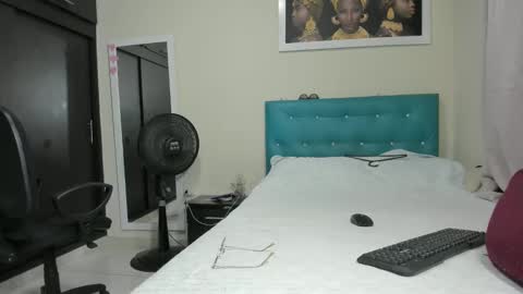 Snapshot of meganhotxx2 chatting on 16, 9, 2025 megan online show from 16, 9, 2025