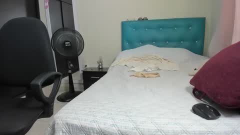 Snapshot of meganhotxx2 chatting on 19, 9, 2025 megan online show from 19, 9, 2025