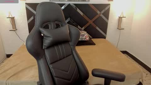 Snapshot of meganqueen2 chatting on 4, 11, 2025 Megan Queen online show from 4, 11, 2025