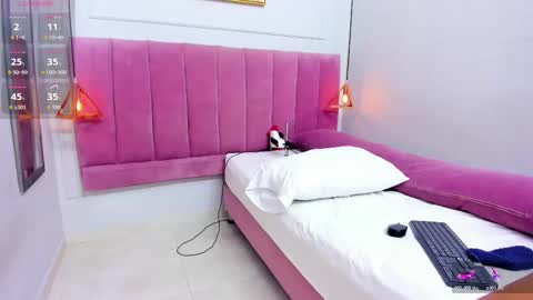 Snapshot of megansaenz_1 chatting on 25, 10, 2025 Megan online show from 25, 10, 2025