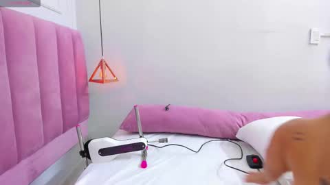 Snapshot of megansaenz_1 chatting on 18, 11, 2025 Megan online show from 18, 11, 2025