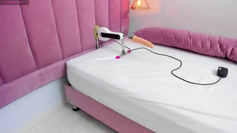 Snapshot of megansaenz_1 chatting on 24, 11, 2025 Megan online show from 24, 11, 2025