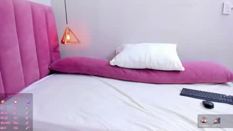 Snapshot of megansaenz_1 chatting on 26, 11, 2025 Megan online show from 26, 11, 2025