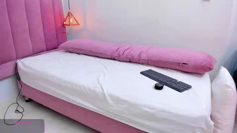 Snapshot of megansaenz_1 chatting on 14, 12, 2025 Megan online show from 14, 12, 2025