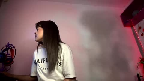 Snapshot of meganthompsonn chatting on 4, 2, 2025 Megan online show from 4, 2, 2025