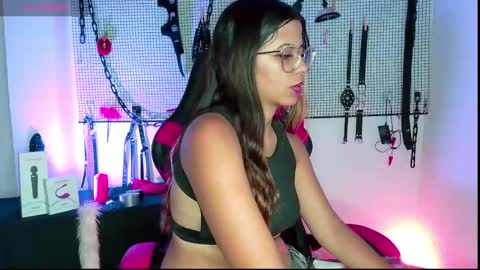 Snapshot of meggan_greey chatting on 10, 12, 2024 Your best slave  online show from 10, 12, 2024