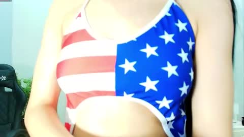 Snapshot of meggan_luxx chatting on 4, 7, 2026 MEGGAN LUXX online show from 4, 7, 2026