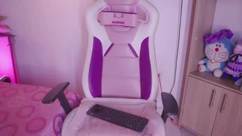 Snapshot of meggie_1j chatting on 13, 11, 2025 Meggie 1J online show from 13, 11, 2025