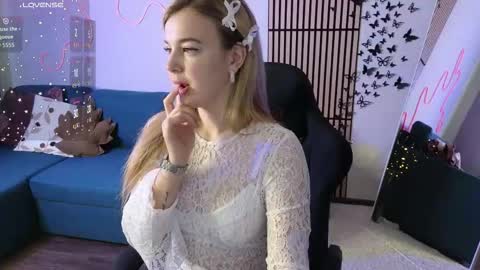 Snapshot of mel_nelson chatting on 3, 11, 2025 Mel online show from 3, 11, 2025