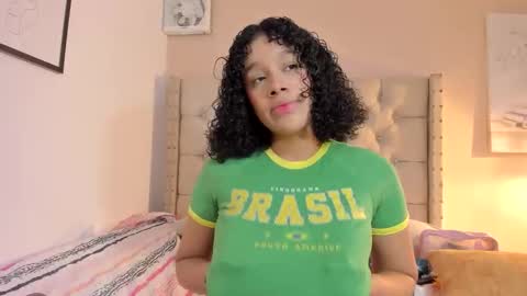 Snapshot of melania_xtreme chatting on 24, 10, 2025 melania_xtreme online show from 24, 10, 2025