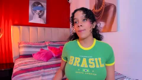 Snapshot of melania_xtreme chatting on 9, 11, 2025 melania_xtreme online show from 9, 11, 2025