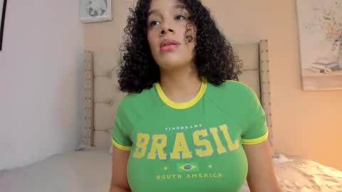 Snapshot of melania_xtreme chatting on 20, 11, 2025 melania_xtreme online show from 20, 11, 2025