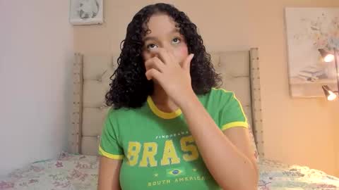 Snapshot of melania_xtreme chatting on 27, 11, 2025 melania_xtreme online show from 27, 11, 2025