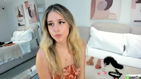 Melanie Baez online show from 10, 2, 2025