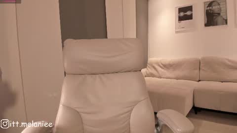 Snapshot of melanie_owo chatting on 16, 6, 2026 Melanie online show from 16, 6, 2026