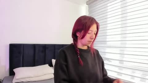Snapshot of melanie_roux_ chatting on 2, 6, 2026 Melanie roux online show from 2, 6, 2026