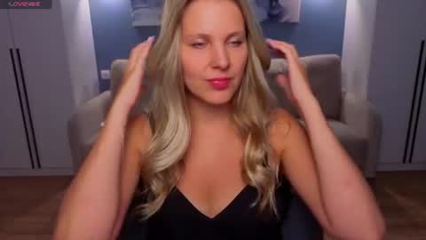 Snapshot of melaniebennett chatting on 11, 6, 2026 Melanie Bennett online show from 11, 6, 2026