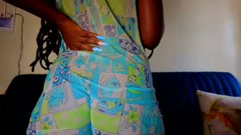 Snapshot of melanin_sassy96 chatting on 30, 6, 2026 bad lil shawry online show from 30, 6, 2026