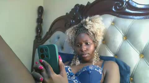 Snapshot of melaninblue chatting on 17, 5, 2026 melaninblue online show from 17, 5, 2026