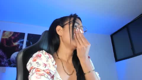 melannia_hills online show from 11, 1, 2025