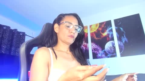 melannia_hills online show from 27, 2, 2025