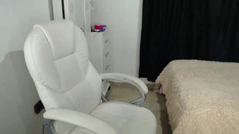 Snapshot of melanniegarzon chatting on 4, 2, 2025 Melannie online show from 4, 2, 2025