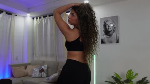 MelinaSmith  online show from 17, 1, 2025