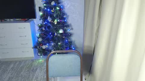 Melissa  Ray online show from 21, 12, 2024