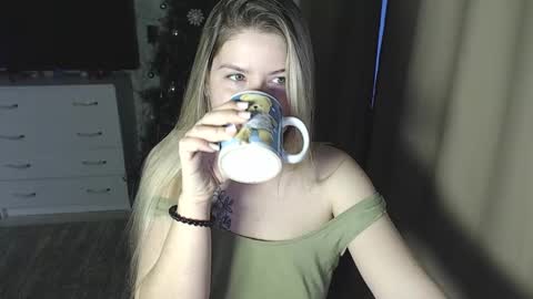 Melissa  Ray online show from 23, 12, 2024