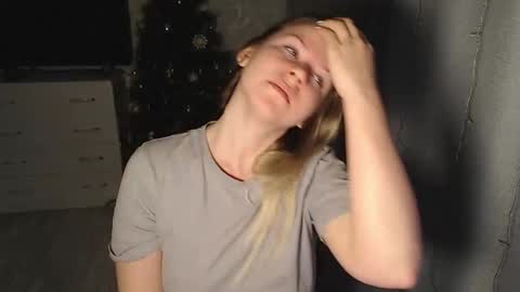 Melissa  Ray online show from 22, 1, 2025